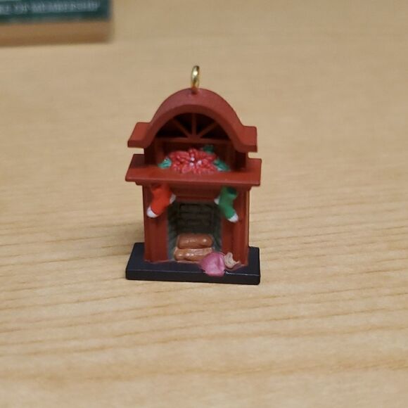 4 hallmark miniature Santa/snowman ornaments - Picture 14 of 16